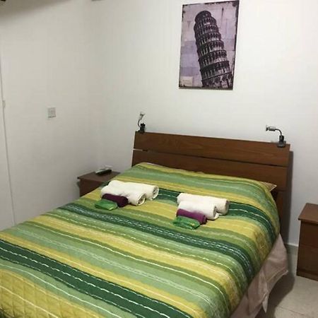 Destalo Court Larnaca Apartment Extérieur photo