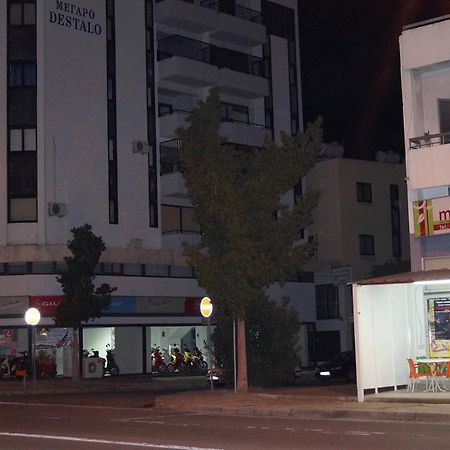 Destalo Court Larnaca Apartment Extérieur photo