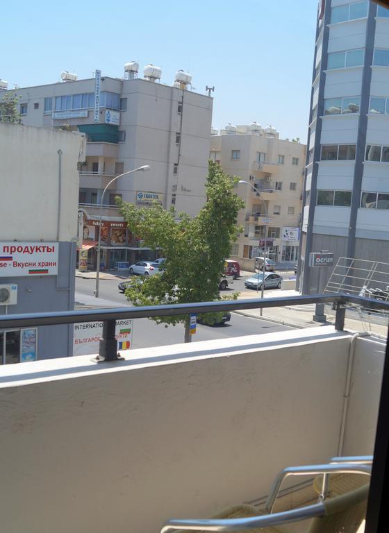 Destalo Court Larnaca Apartment Extérieur photo