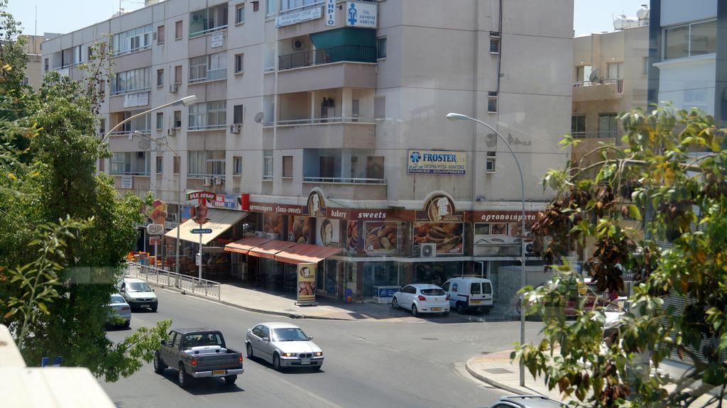 Destalo Court Larnaca Apartment Extérieur photo