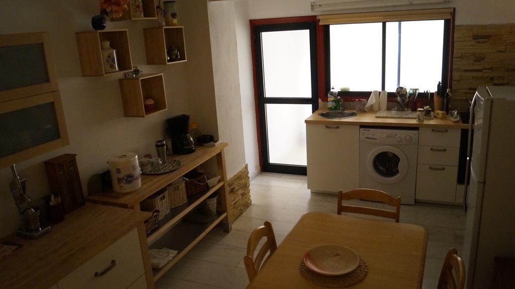Destalo Court Larnaca Apartment Extérieur photo