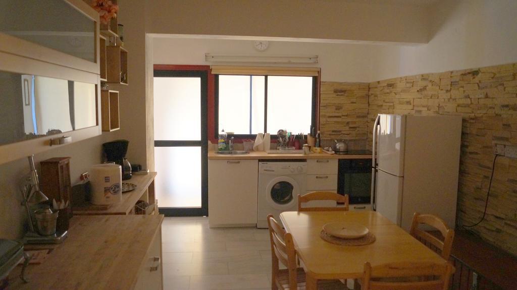 Destalo Court Larnaca Apartment Extérieur photo